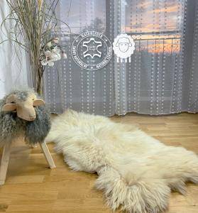 Skóry owcze - Odkryj przytulność i elegancję skór owczych w Twojej sypialni - Nasza oferta biologicznych skór owczych